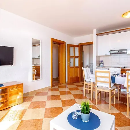 Gorgeous In With Kitchen Apartment