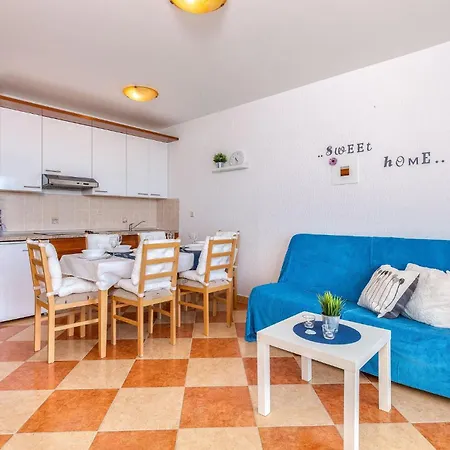 Gorgeous In With Kitchen Apartment