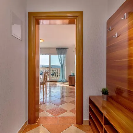 Gorgeous In With Kitchen Apartment *