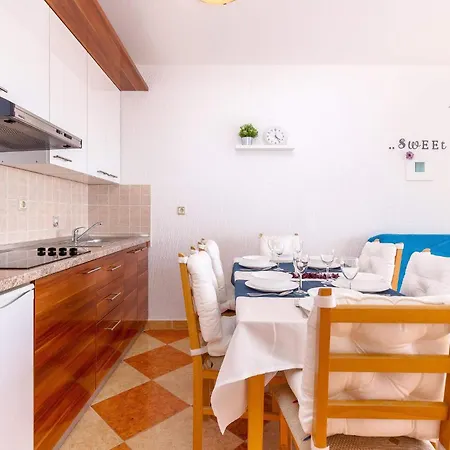Gorgeous In With Kitchen Apartment Crikvenica